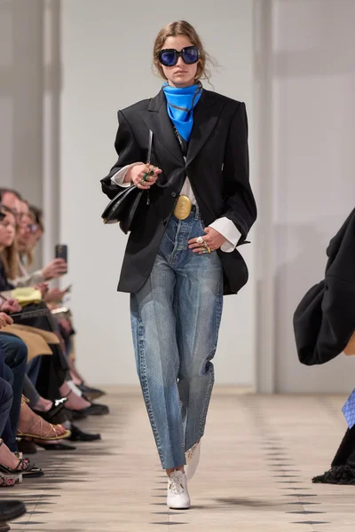 Look 19